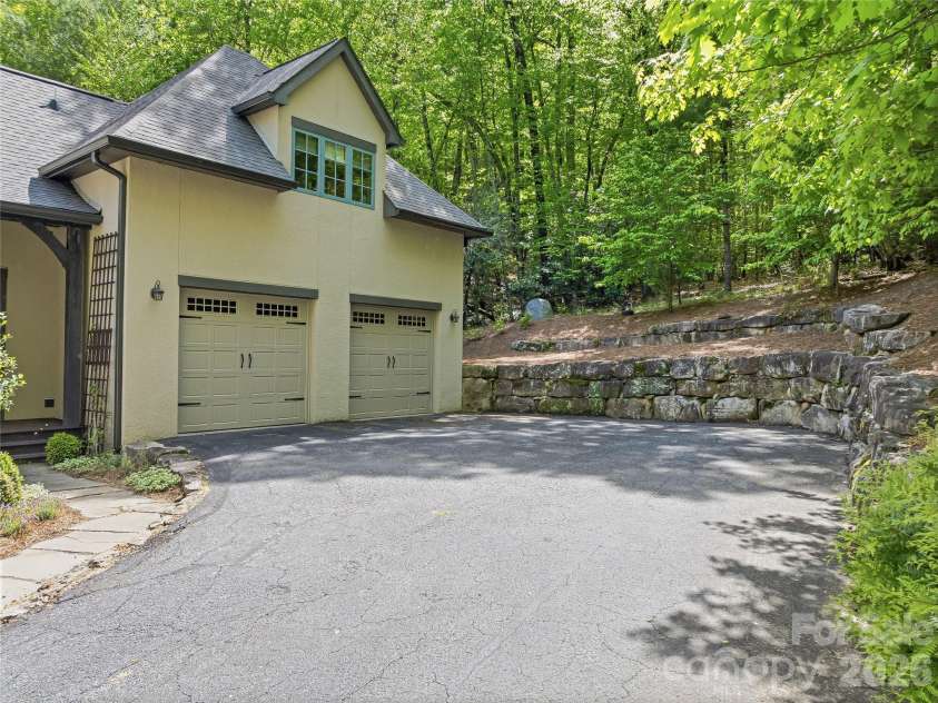 732 Streamside Drive, Arden, NC 28704.  MLS# CAR4366321, YatesRealty ID 20459. 