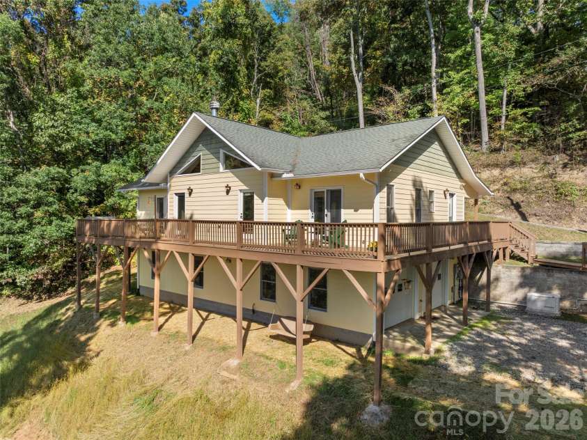 88 Brown Bear Way, Waynesville, NC 28786.  MLS# CAR4307371, YatesRealty ID 2046. 