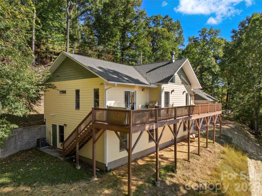 88 Brown Bear Way, Waynesville, NC 28786.  MLS# CAR4307371, YatesRealty ID 2046. 