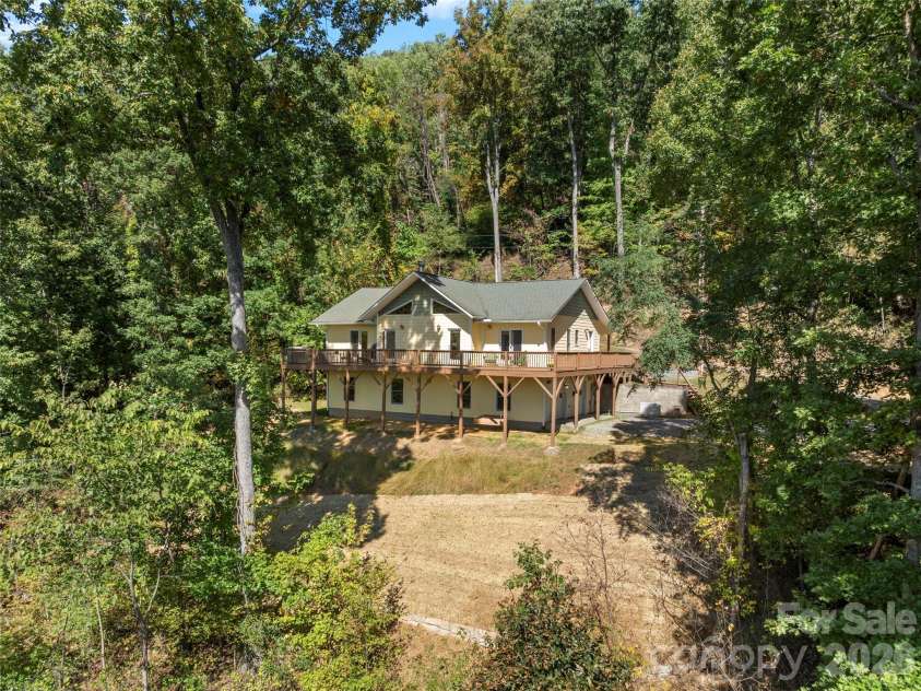 88 Brown Bear Way, Waynesville, NC 28786.  MLS# CAR4307371, YatesRealty ID 2046. 