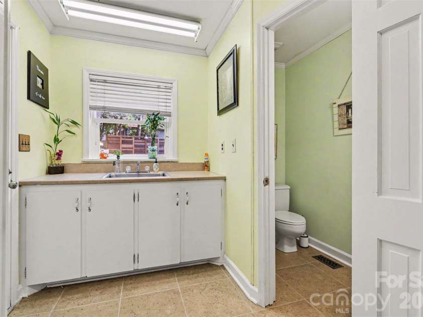 1339 Carmen Lane, Gastonia, NC 28054.  MLS# CAR4392619, YatesRealty ID 20460. 