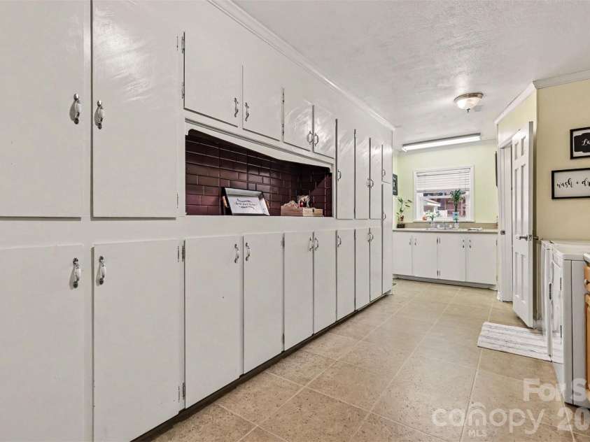 1339 Carmen Lane, Gastonia, NC 28054.  MLS# CAR4392619, YatesRealty ID 20460. 