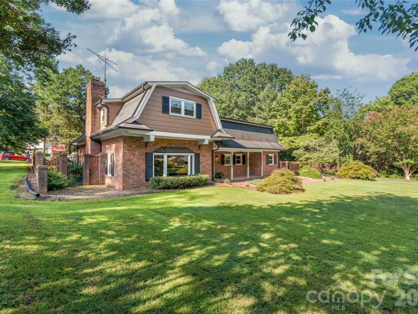 1339 Carmen Lane, Gastonia, NC 28054.  MLS# CAR4419976, YatesRealty ID 20460. 