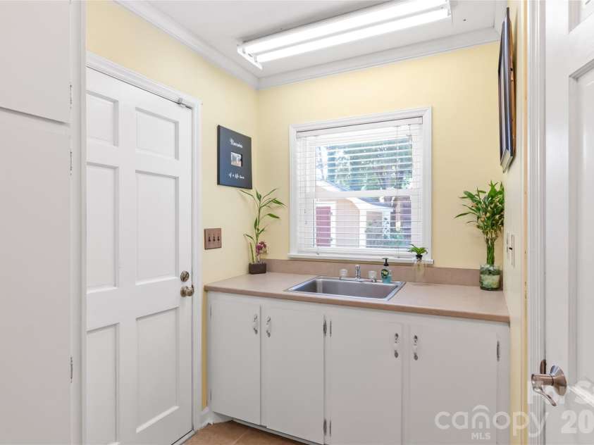 1339 Carmen Lane, Gastonia, NC 28054.  MLS# CAR4419976, YatesRealty ID 20460. 