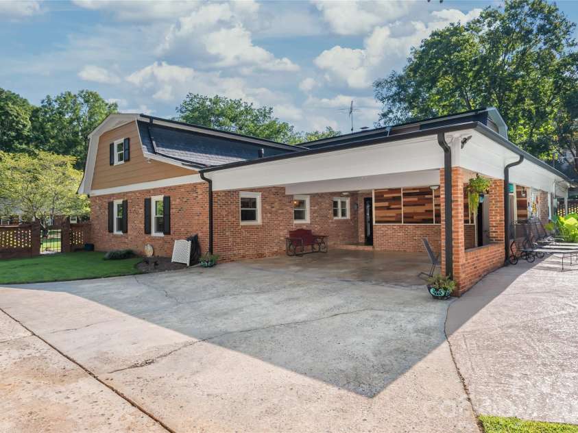 1339 Carmen Lane, Gastonia, NC 28054.  MLS# CAR4419976, YatesRealty ID 20460. 