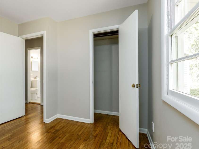 24 19th Street, Hickory, NC 28601.  MLS# CAR4266479, YatesRealty ID 20461. 