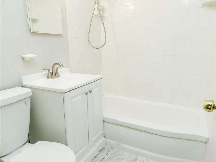 24 19th Street, Hickory, NC 28601.  MLS# CAR4266479, YatesRealty ID 20461. 