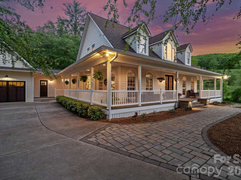 9 Whispering Meadows Drive, Fairview, NC 28730.  MLS# CAR4387504, YatesRealty ID 20461. 