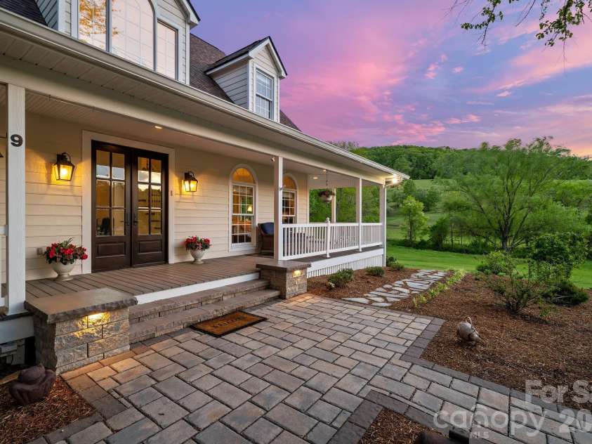 9 Whispering Meadows Drive, Fairview, NC 28730.  MLS# CAR4387504, YatesRealty ID 20461. 