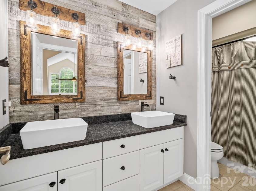 9 Whispering Meadows Drive, Fairview, NC 28730.  MLS# CAR4387504, YatesRealty ID 20461. 