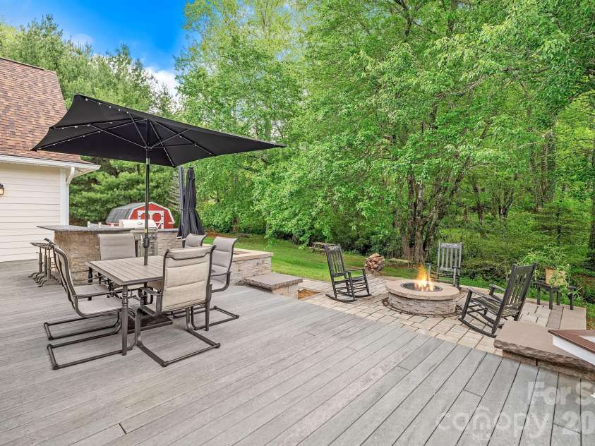 9 Whispering Meadows Drive, Fairview, NC 28730.  MLS# CAR4387504, YatesRealty ID 20461. 