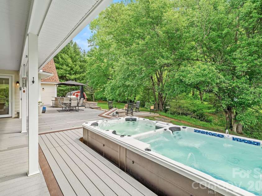 9 Whispering Meadows Drive, Fairview, NC 28730.  MLS# CAR4387504, YatesRealty ID 20461. 