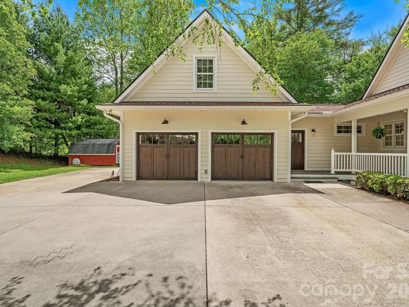 9 Whispering Meadows Drive, Fairview, NC 28730.  MLS# CAR4387504, YatesRealty ID 20461. 