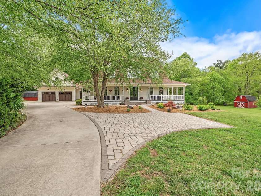9 Whispering Meadows Drive, Fairview, NC 28730.  MLS# CAR4387504, YatesRealty ID 20461. 