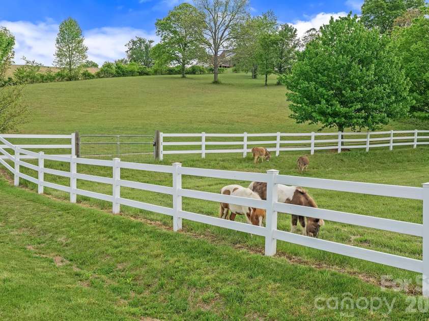 9 Whispering Meadows Drive, Fairview, NC 28730.  MLS# CAR4387504, YatesRealty ID 20461. 