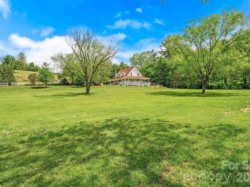 9 Whispering Meadows Drive, Fairview, NC 28730.  MLS# CAR4387504, YatesRealty ID 20461. 
