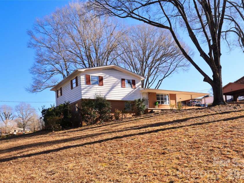 1521 19th Street, Hickory, NC 28602.  MLS# CAR4328330, YatesRealty ID 20462. 