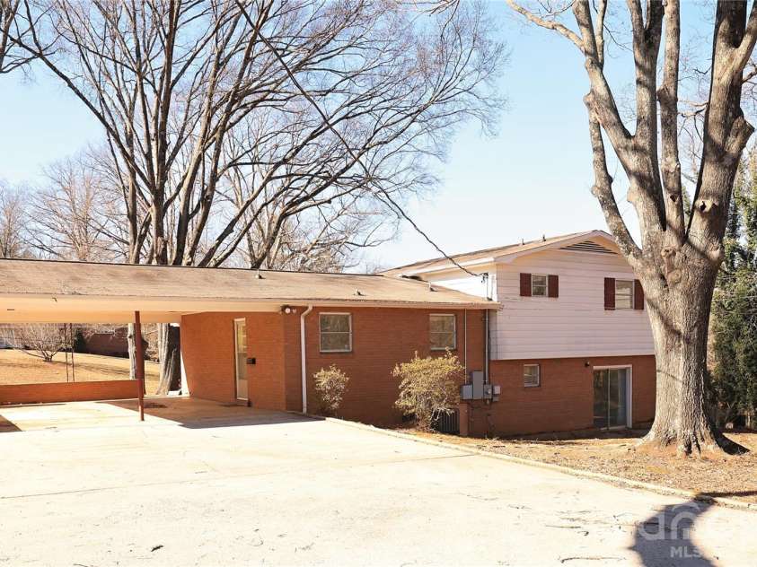 1521 19th Street, Hickory, NC 28602.  MLS# CAR4328330, YatesRealty ID 20462. 