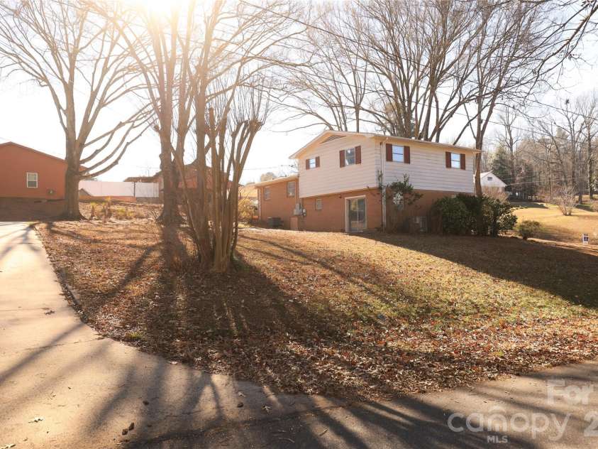 1521 19th Street, Hickory, NC 28602.  MLS# CAR4328330, YatesRealty ID 20462. 