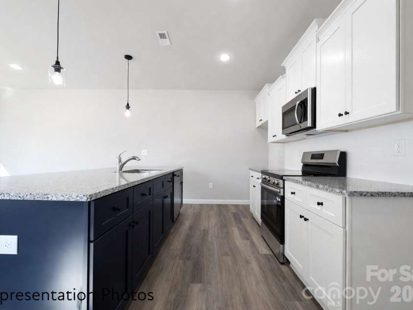 3114 Aberleaf Lane, Charlotte, NC 28227.  MLS# CAR4398139, YatesRealty ID 20463. 