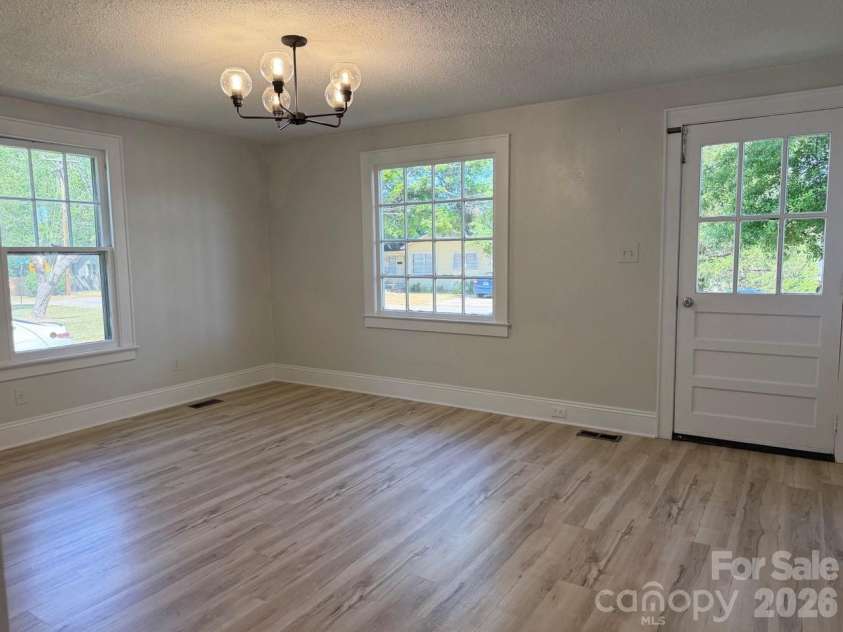 1431 3rd Street Place, Hickory, NC 28601.  MLS# CAR4372939, YatesRealty ID 20464. 