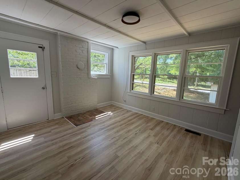 1431 3rd Street Place, Hickory, NC 28601.  MLS# CAR4372939, YatesRealty ID 20464. 