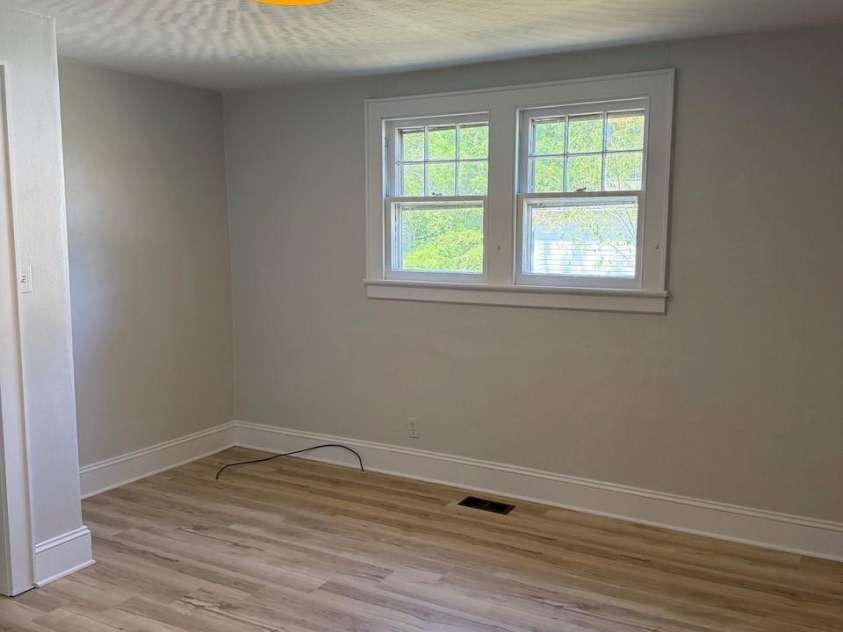 1431 3rd Street Place, Hickory, NC 28601.  MLS# CAR4372939, YatesRealty ID 20464. 