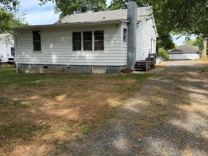 1431 3rd Street Place, Hickory, NC 28601.  MLS# CAR4372939, YatesRealty ID 20464. 