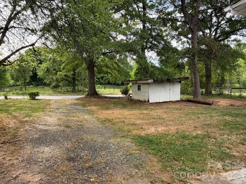 1431 3rd Street Place, Hickory, NC 28601.  MLS# CAR4372939, YatesRealty ID 20464. 