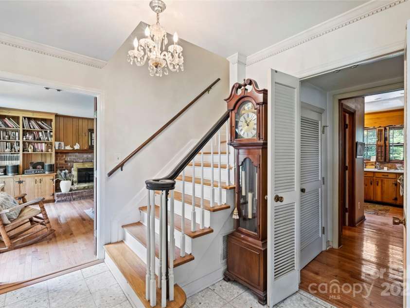 6434 Sardis Road, Charlotte, NC 28270.  MLS# CAR4267166, YatesRealty ID 20464. 