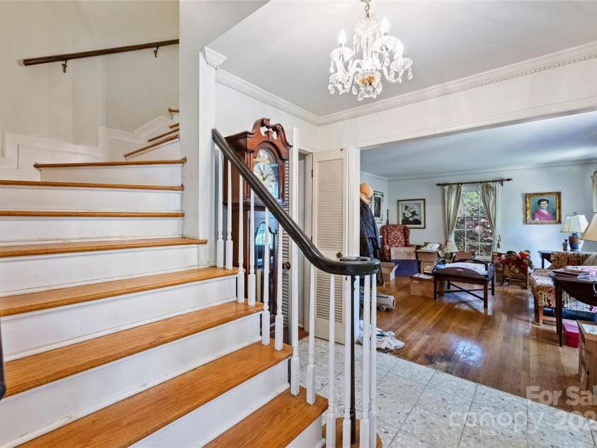 6434 Sardis Road, Charlotte, NC 28270.  MLS# CAR4267166, YatesRealty ID 20464. 