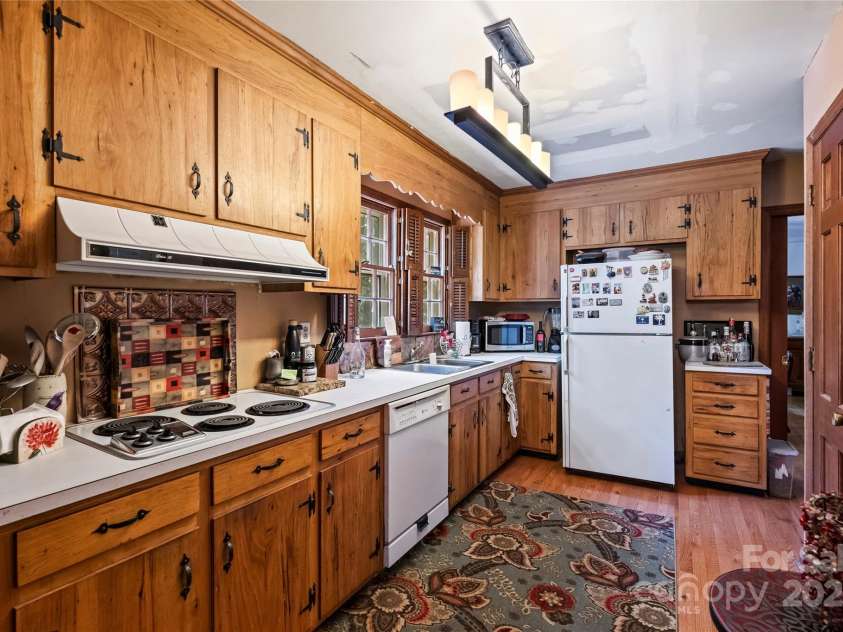 6434 Sardis Road, Charlotte, NC 28270.  MLS# CAR4267166, YatesRealty ID 20464. 
