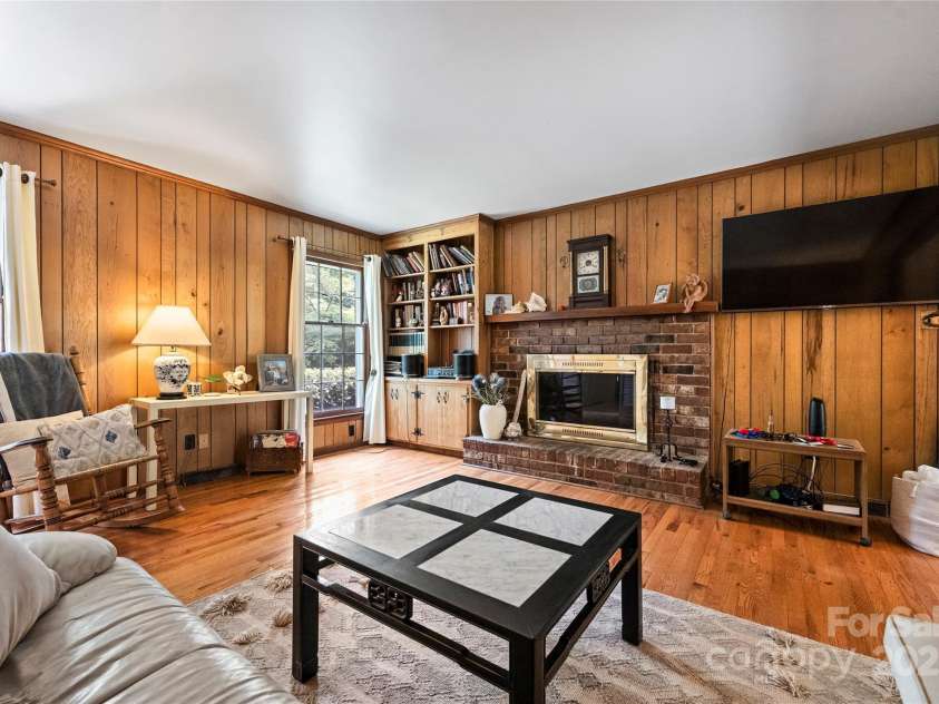 6434 Sardis Road, Charlotte, NC 28270.  MLS# CAR4267166, YatesRealty ID 20464. 