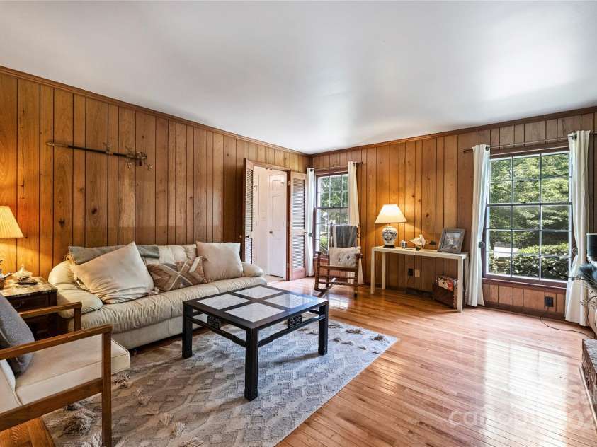 6434 Sardis Road, Charlotte, NC 28270.  MLS# CAR4267166, YatesRealty ID 20464. 