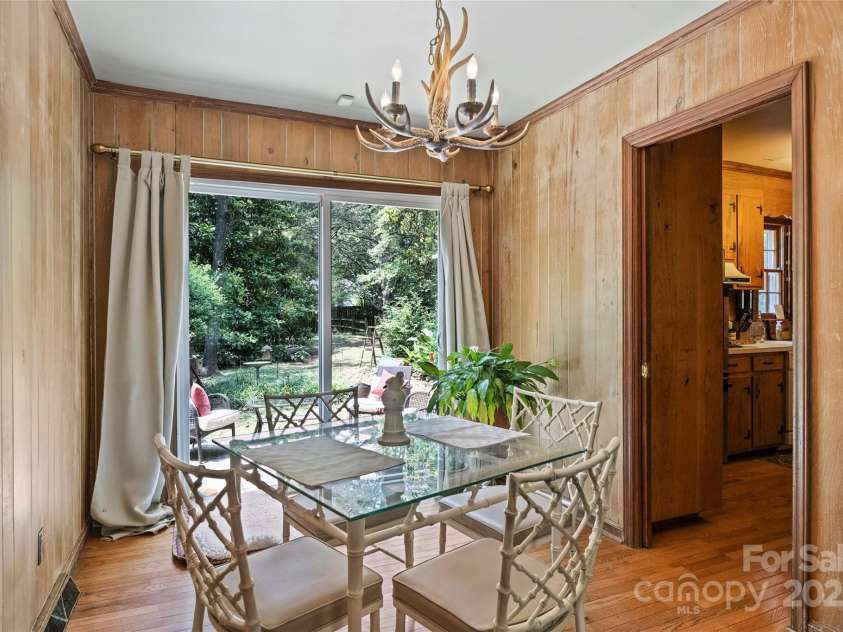 6434 Sardis Road, Charlotte, NC 28270.  MLS# CAR4267166, YatesRealty ID 20464. 