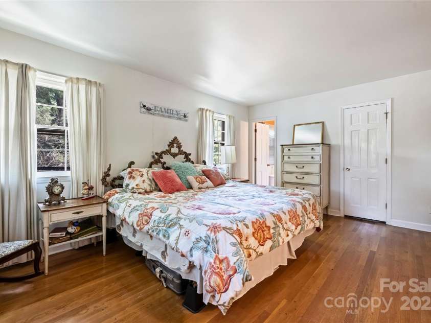 6434 Sardis Road, Charlotte, NC 28270.  MLS# CAR4267166, YatesRealty ID 20464. 