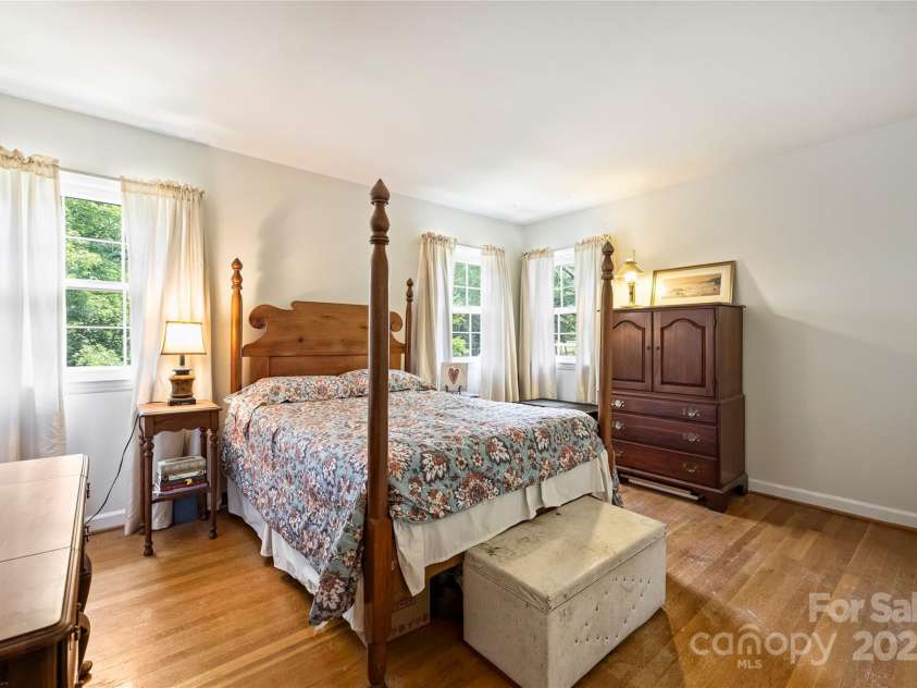 6434 Sardis Road, Charlotte, NC 28270.  MLS# CAR4267166, YatesRealty ID 20464. 