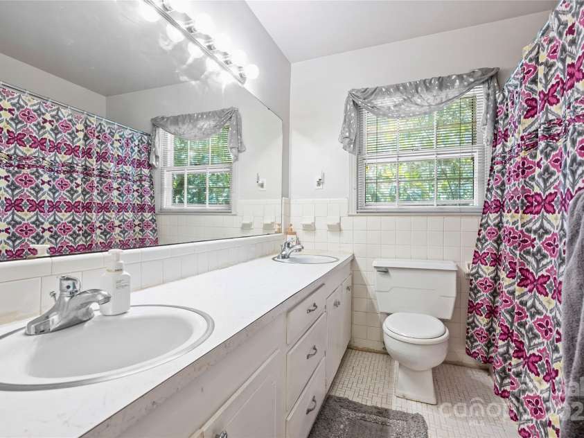 6434 Sardis Road, Charlotte, NC 28270.  MLS# CAR4267166, YatesRealty ID 20464. 