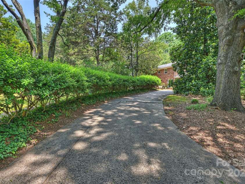 6434 Sardis Road, Charlotte, NC 28270.  MLS# CAR4267166, YatesRealty ID 20464. 