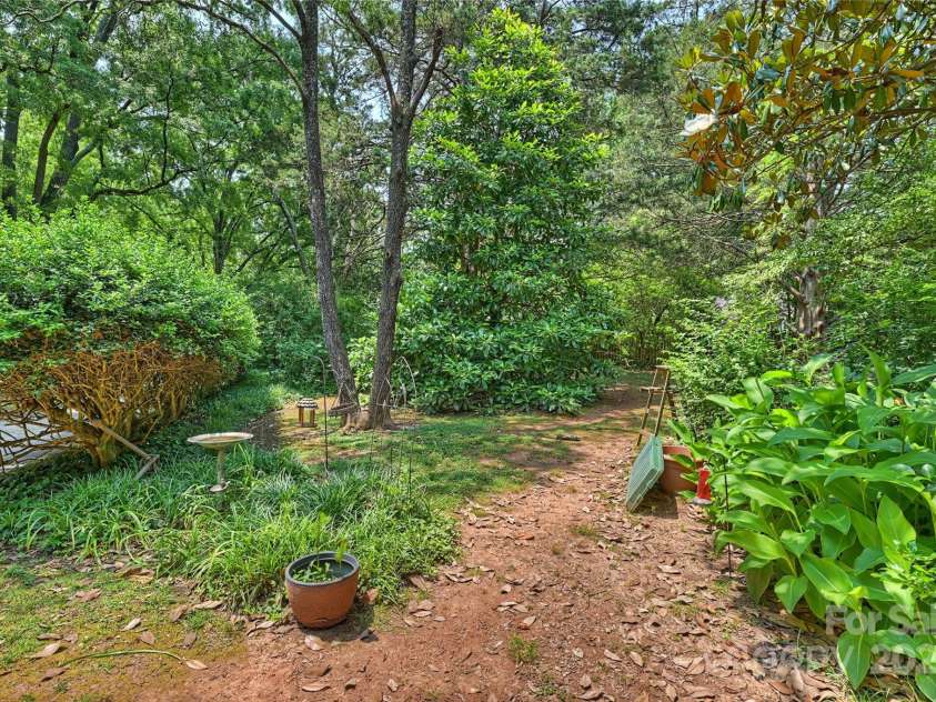 6434 Sardis Road, Charlotte, NC 28270.  MLS# CAR4267166, YatesRealty ID 20464. 