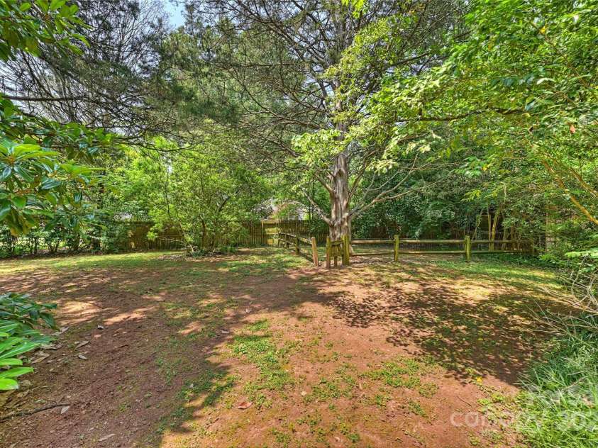 6434 Sardis Road, Charlotte, NC 28270.  MLS# CAR4267166, YatesRealty ID 20464. 