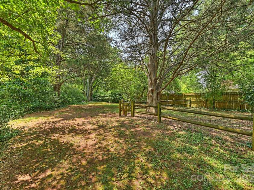 6434 Sardis Road, Charlotte, NC 28270.  MLS# CAR4267166, YatesRealty ID 20464. 