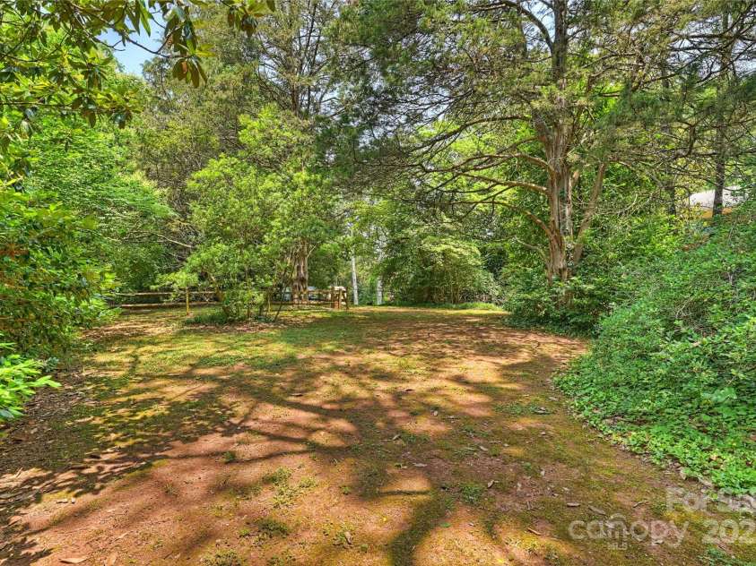 6434 Sardis Road, Charlotte, NC 28270.  MLS# CAR4267166, YatesRealty ID 20464. 