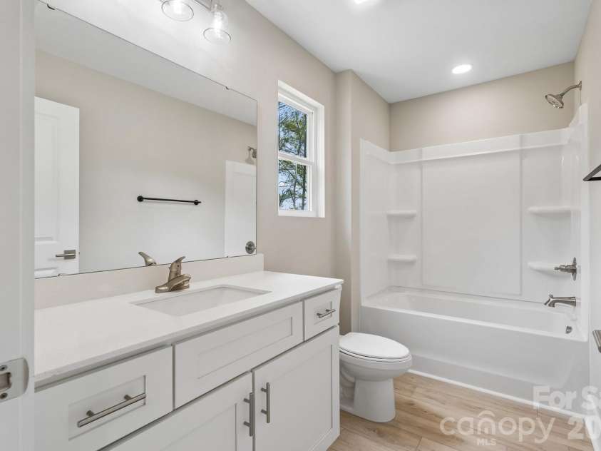 305 Mainsail Road, Salisbury, NC 28146.  MLS# CAR4343116, YatesRealty ID 20465. 2nd Full Bathroom