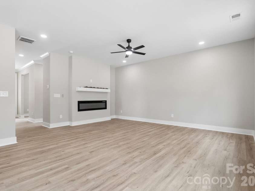 305 Mainsail Road, Salisbury, NC 28146.  MLS# CAR4343116, YatesRealty ID 20465. Living Room