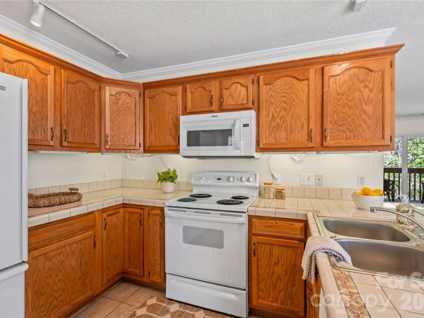 206 Waters Edge Drive, Weaverville, NC 28787.  MLS# CAR4359205, YatesRealty ID 20466. 