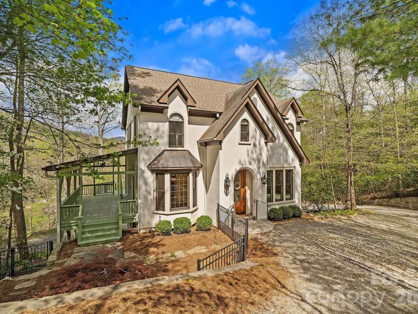 22 Lone Coyote Ridge, Fletcher, NC 28732.  MLS# CAR4370129, YatesRealty ID 20467. 
