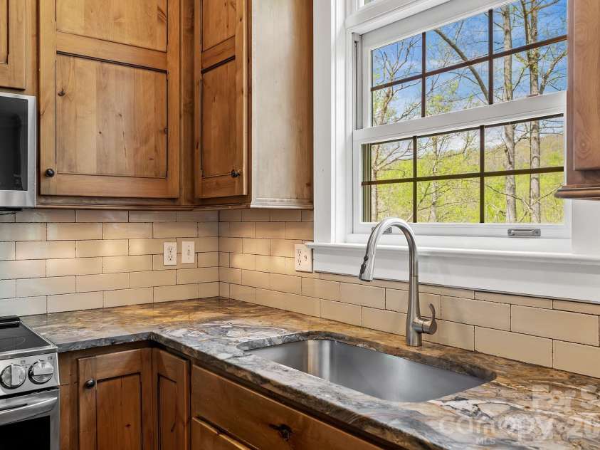 22 Lone Coyote Ridge, Fletcher, NC 28732.  MLS# CAR4370129, YatesRealty ID 20467. 