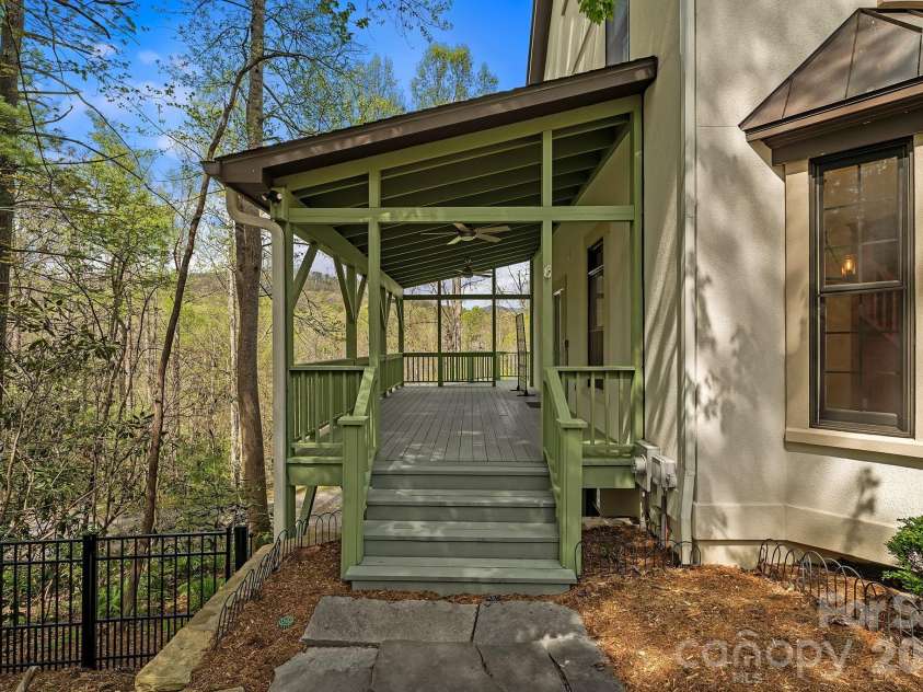 22 Lone Coyote Ridge, Fletcher, NC 28732.  MLS# CAR4370129, YatesRealty ID 20467. 