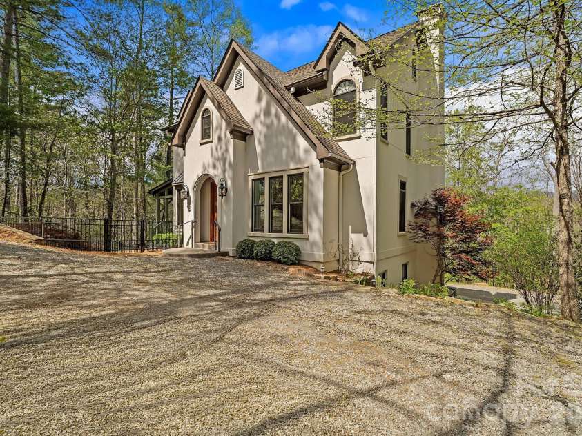 22 Lone Coyote Ridge, Fletcher, NC 28732.  MLS# CAR4370129, YatesRealty ID 20467. 